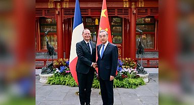 Wang Yi, Macron’un Diplomatik Danışmanı Büyükelçi Bonne ile görüştü