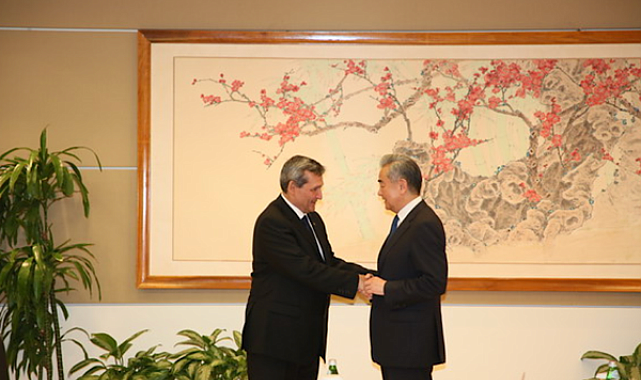 Wang Yi, Türkmenistan Dışişleri Bakanı Meredov ile görüştü