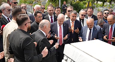 Zafer Partisi Genel Başkanı Özdağ, Ozan Arif’in kabrini ziyaret etti