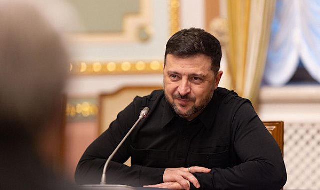 Zelenski: Ukraynalılar her gün kendi elleriyle kendi kaderlerinin desenini işliyor