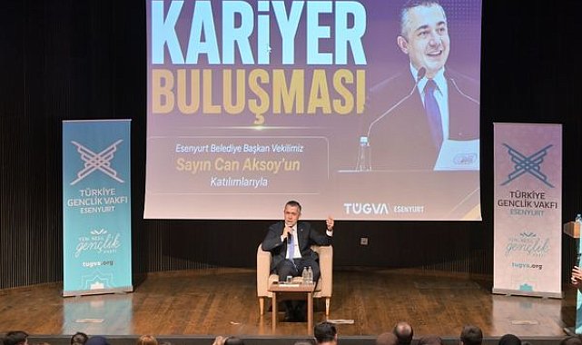 Aksoy, TÜGVA’nın kariyer buluşmasında gençlerle bir araya geldi