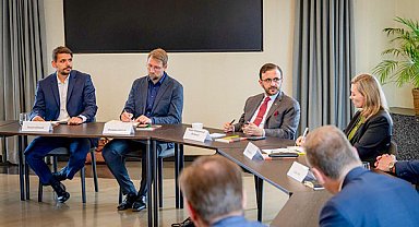 Al Ansari, AB- Körfez iş birliği üzerine tartışma oturumuna katıldı
