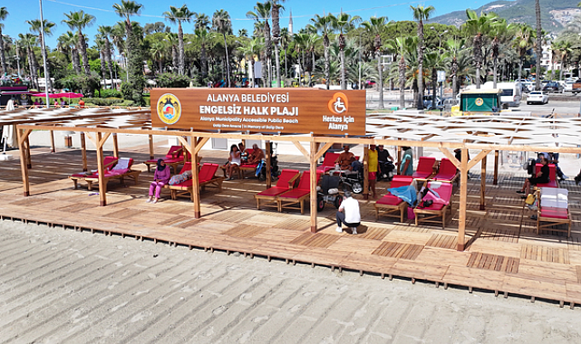 Alanya'da Aysultan Halk Plajı hizmete açıldı