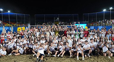 Alanya’da plaj voleybolu şöleni sona erdi: Şampiyonlar kupalarına kavuştu