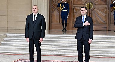 Aliyev, Türkmenistanlı mevkidaşı Berdimuhamedov ile bir araya geldi