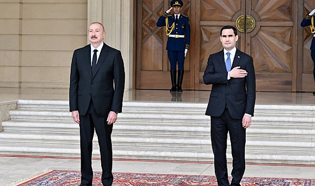 Aliyev, Türkmenistanlı mevkidaşı Berdimuhamedov ile bir araya geldi