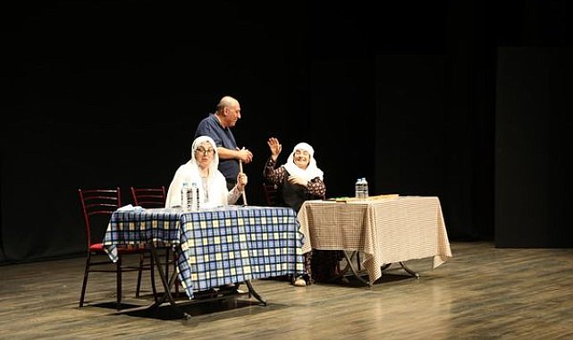 Aydın Tiyatroları’ndan “Lokanta” oyunu sergilendi