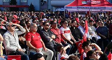 Bahçelievler’de Dünya Kupası maçı dev ekrandan izlenildi
