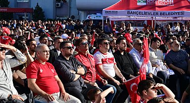 Bahçelievler’de milli maç dev ekrandan izlendi