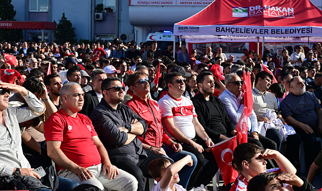 Bahçelievler’de milli maç dev ekrandan izlendi