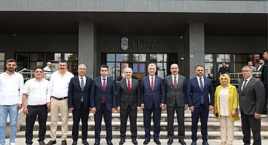 Bakan Bolat, Ereğli’de Gençlik Kampüsü ve Fera Kafe’yi ziyaret etti