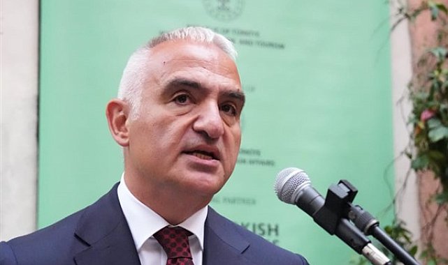 Bakan Ersoy: Troya’nın hikayesi Roma’daki Kolezyum’da dünya ile buluştu
