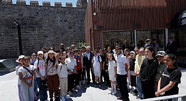 Başkan Büyükkılıç, Kayseri Kalesi'nde çocuklarla buluştu