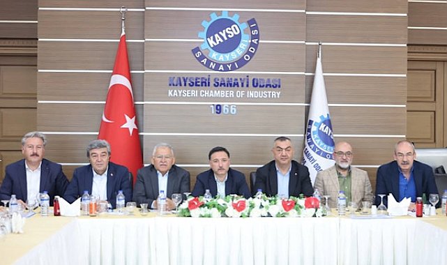 Başkan Büyükkılıç, Kayseri Sanayi Odası’nda istişare toplantısına katıldı