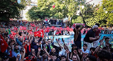 Bursa’da milli maç heyecanı meydanlara taşındı