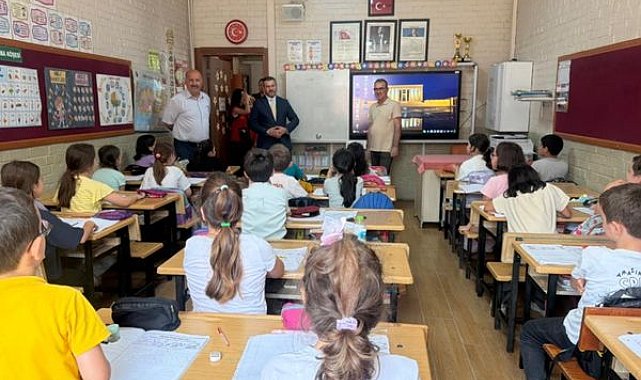 Çetinkaya, sınıf başkanı Melis Kaplan’ın seçim vaadini yerine getirdi