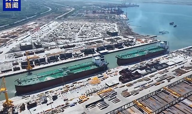 Çin aynı gün iki dev petrol tankerini teslim ederek rekor kırdı