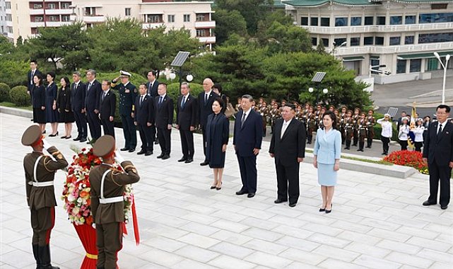 Çin Cumhurbaşkanı Xi ve eşi, Çin-Kuzey Kore Dostluk Kulesi’ni ziyaret etti