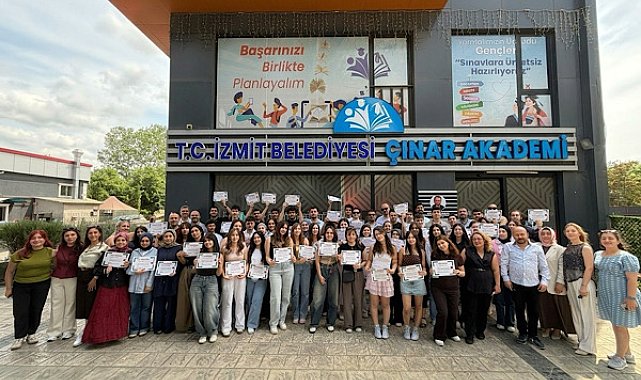 Çınar Akademi öğrencileri mezuniyet coşkusu yaşadı