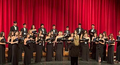 Çoksesli Gençlik Korosu ve Çocuk Korosu, festivallerde ödül kazandı