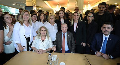 Cumhurbaşkanı Erdoğan, Edirne'deki bir kafede vatandaşlarla bir araya geldi