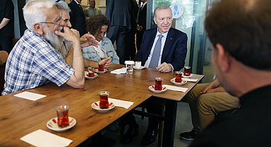 Cumhurbaşkanı Erdoğan, Erzurum Vakfı Lokali'ni ziyaret etti