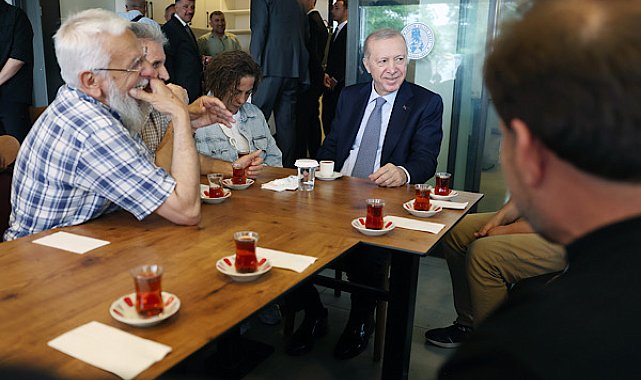 Cumhurbaşkanı Erdoğan, Erzurum Vakfı Lokali'ni ziyaret etti