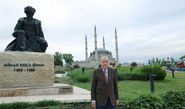 Cumhurbaşkanı Erdoğan, Selimiye Camii önünde fotoğraf çektirdi