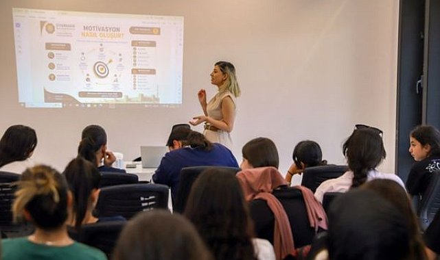 Diyarbakır Büyükşehir Belediyesi’nden sınav öncesi öğrencilere destek semineri
