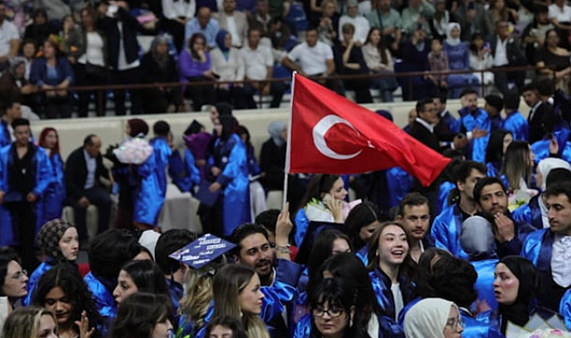 DPÜ’de mezuniyet heyecanı yaşandı
