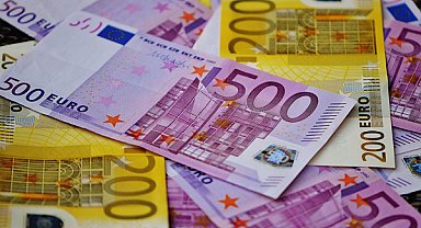 Euro ve Dolar’da dalgalı seyir hakim