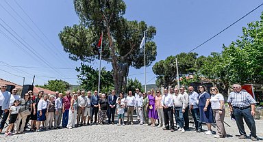 Foça Yeniköy’de Atatürk heykeli açıldı