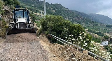 Gazipaşa Belediyesi Zeytinada Mahallesi’nde asfalt çalışmalarını sürdürüyor