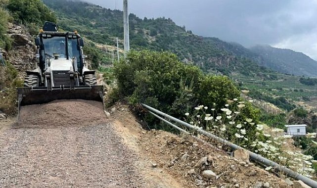 Gazipaşa Belediyesi Zeytinada Mahallesi’nde asfalt çalışmalarını sürdürüyor
