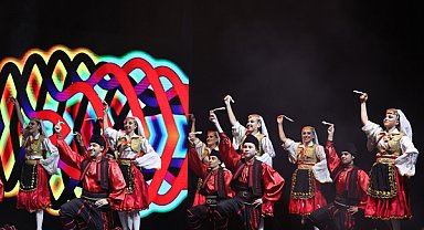 Halk Dansları Topluluğu, Nirengi gösterisini sahneledi