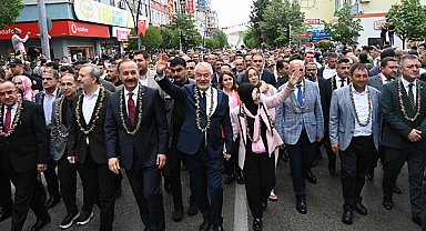 Isparta Uluslararası Gül Festivali kortejle başladı