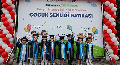 İzmir’de çocuklar yıl sonu şenliğinde buluştu