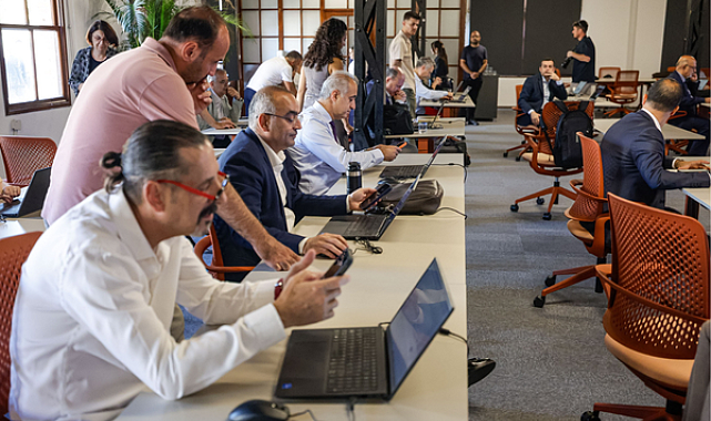 İzmir'de Yapay zeka eğitim programı başlatıldı