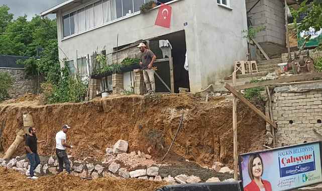 İzmit Belediyesi Akmeşe’de taş duvar çalışması başlattı