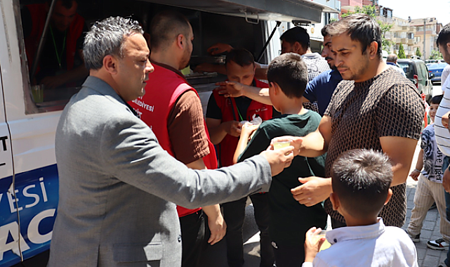 İzmit'te cami cemaatine cuma ikramı