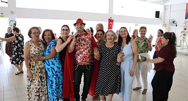 İzmit’te kadınlar söyleşi ve matinede bir araya geldi