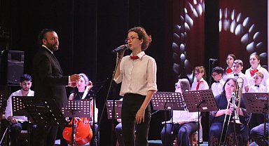 İzmit'te Müzik bölümü öğrencileri yıl sonu konseri verdi