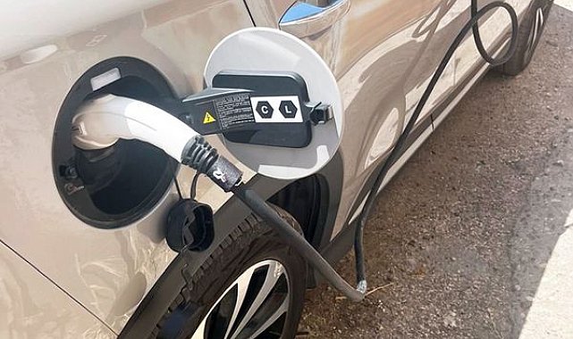 Kaçak elektrikle araç şarj istasyonu!