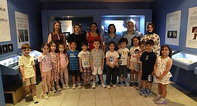 Kartal’da çocuklar, Can Geyran Deniz Kabukları Merkezi’ni ziyaret etti