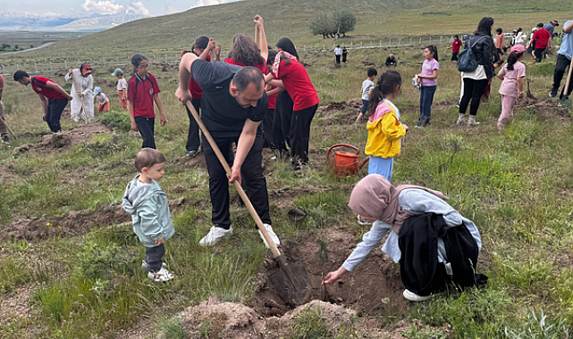 Kayseri Büyükşehir Belediyesi’nden 2 bin 500 fidanlık çevre etkinliği