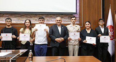 Keçiören Belediyesi’nde stajyer öğrencilere sertifika