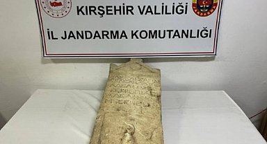 Kırşehir’de Roma dönemine ait olduğu değerlendirilen mezar taşı ele geçirildi