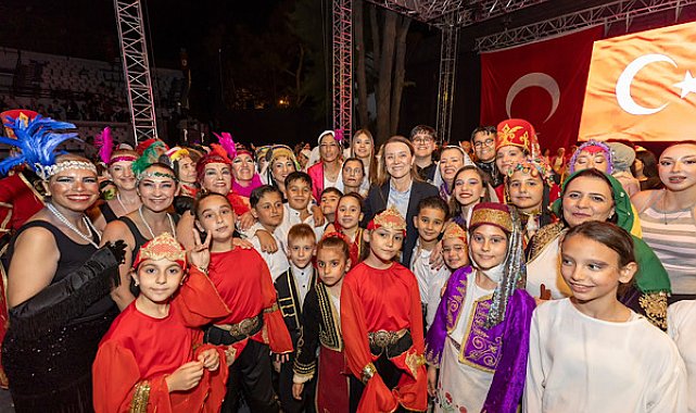 Konak Belediyesi 20. Halk Oyunları Şenliği düzenlendi
