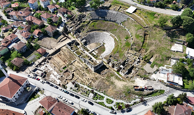 Konuralp Antik Tiyatrosu bayramda 14 bin ziyaretçi ağırladı