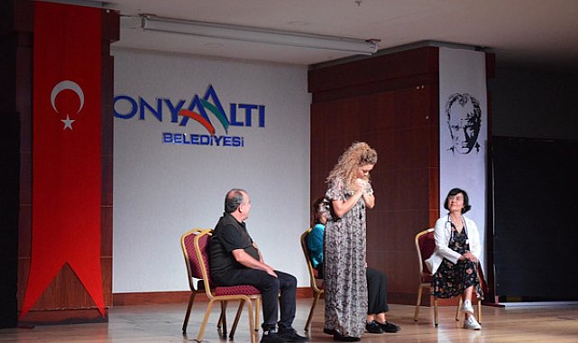 Konyaaltı’nda öğrenciler, “Deli Bayramı” oyununu sahneledi